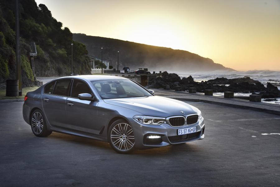  BMW 540i Sedan M Sport 2017 года  (ZA) (фото 26 из 40)